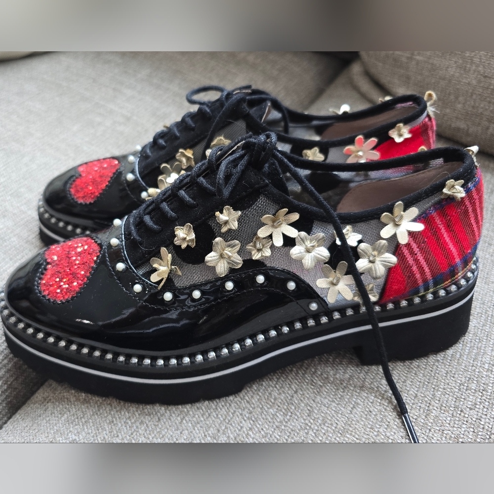 Excellent Used Condition Betsey Johnson Skyyla Embellished Oxfords Size 6M - Picture 2 of 3